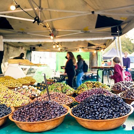 Hotel Le Chatelain Brussels Ngoại thất bức ảnh Olives at the 2011 festival