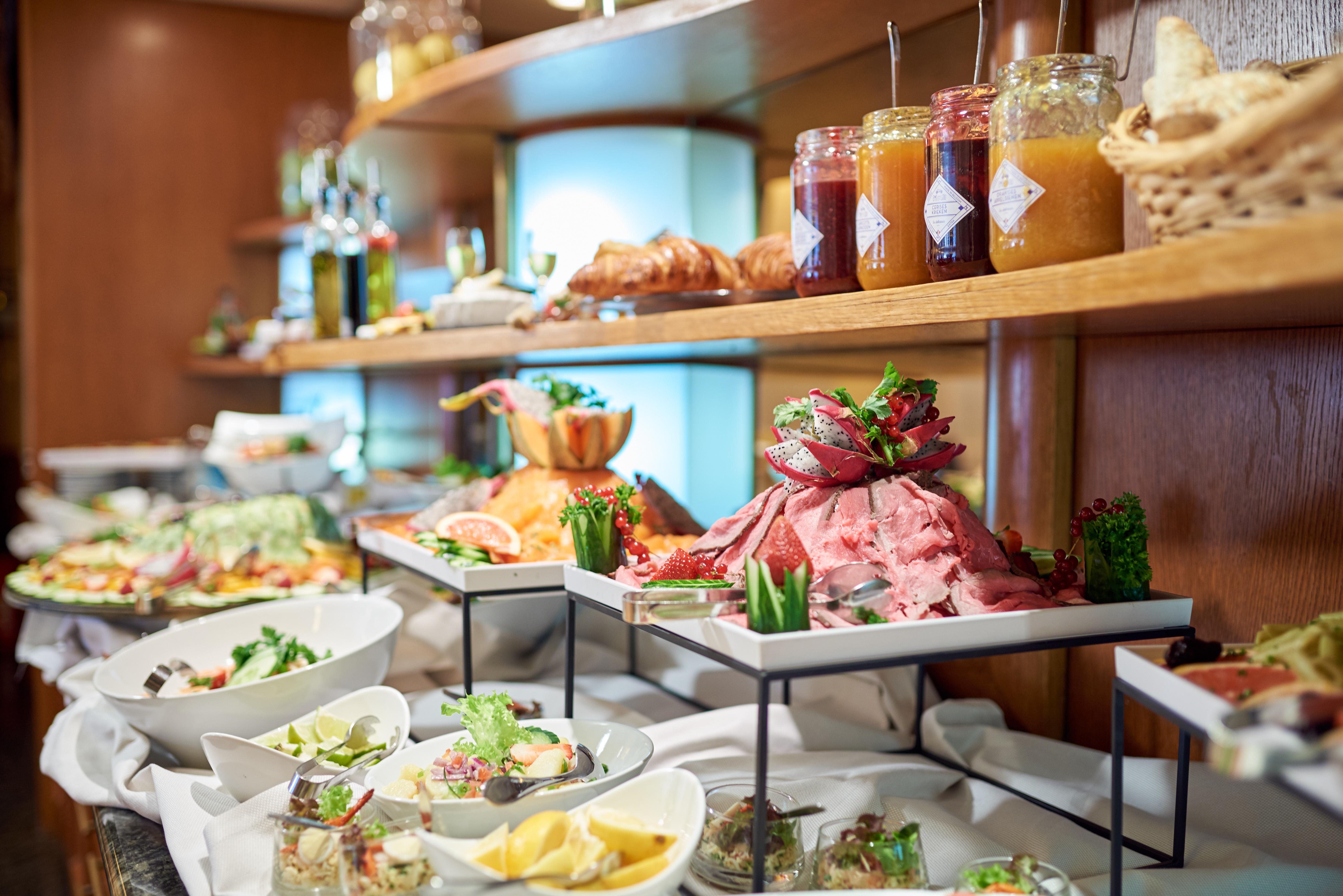 Hotel Le Chatelain Brussels Ngoại thất bức ảnh A buffet at a hotel