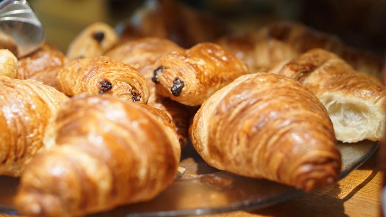 Hotel Le Chatelain Brussels Ngoại thất bức ảnh Croissants