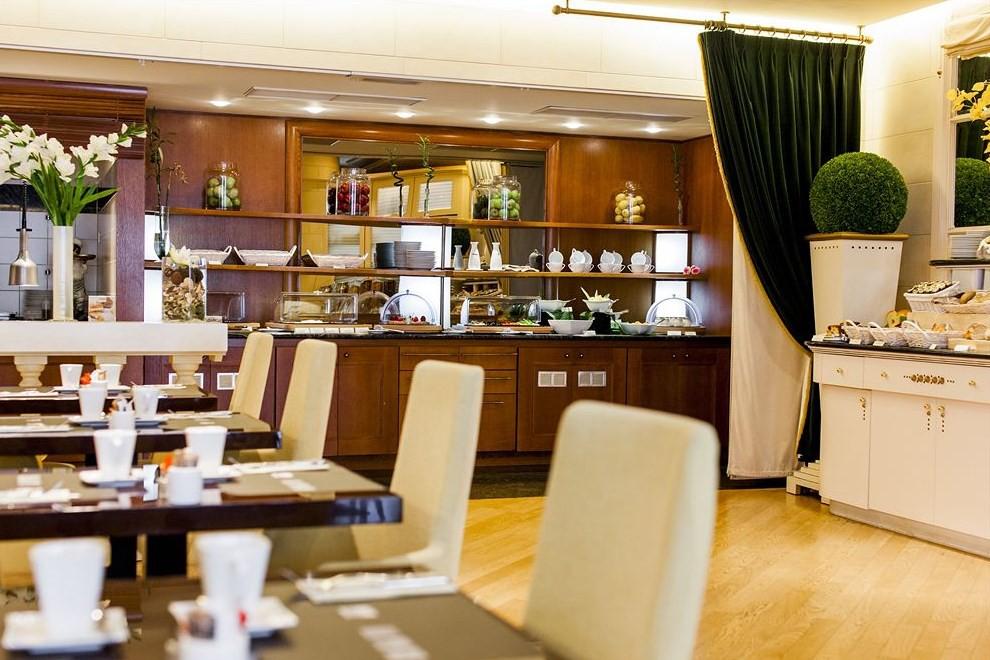 Hotel Le Chatelain Brussels Ngoại thất bức ảnh The lounge at the airport