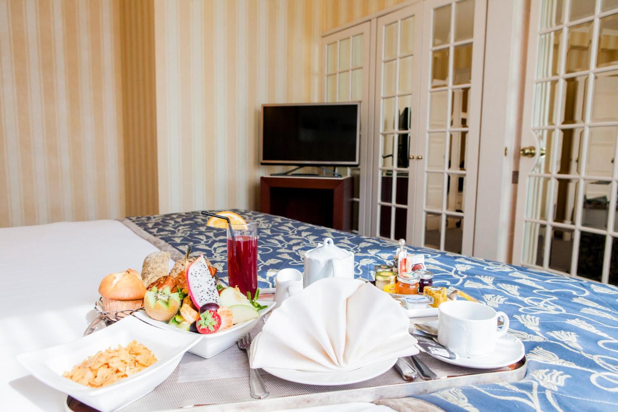 Hotel Le Chatelain Brussels Ngoại thất bức ảnh Room service