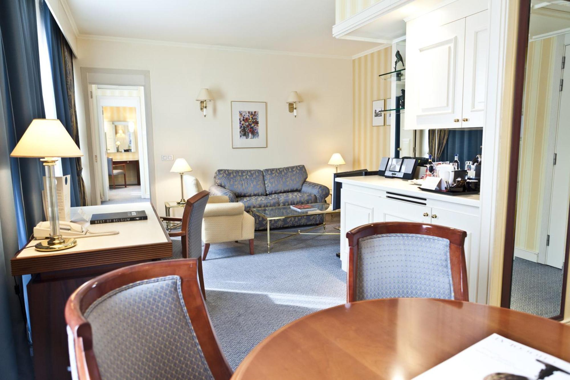 Hotel Le Chatelain Brussels Ngoại thất bức ảnh A suite at the hotel