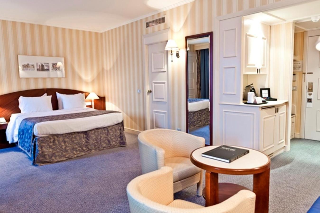 Hotel Le Chatelain Brussels Ngoại thất bức ảnh A room at the hotel
