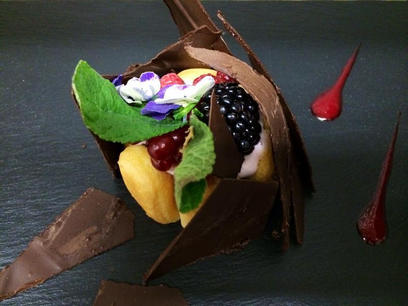 Hotel Le Chatelain Brussels Ngoại thất bức ảnh A chocolate dessert